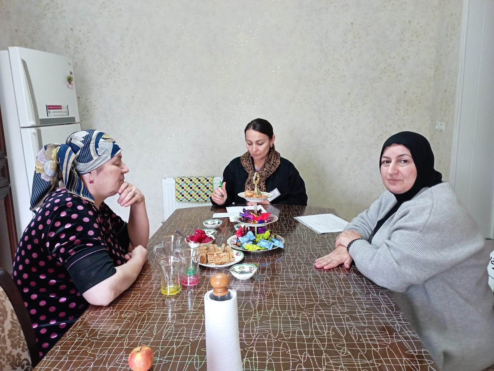 6 мая состоялся выезд в с. Мюрего, специалисты и зав. отделениями посетили семьи получателей социальных услуг.